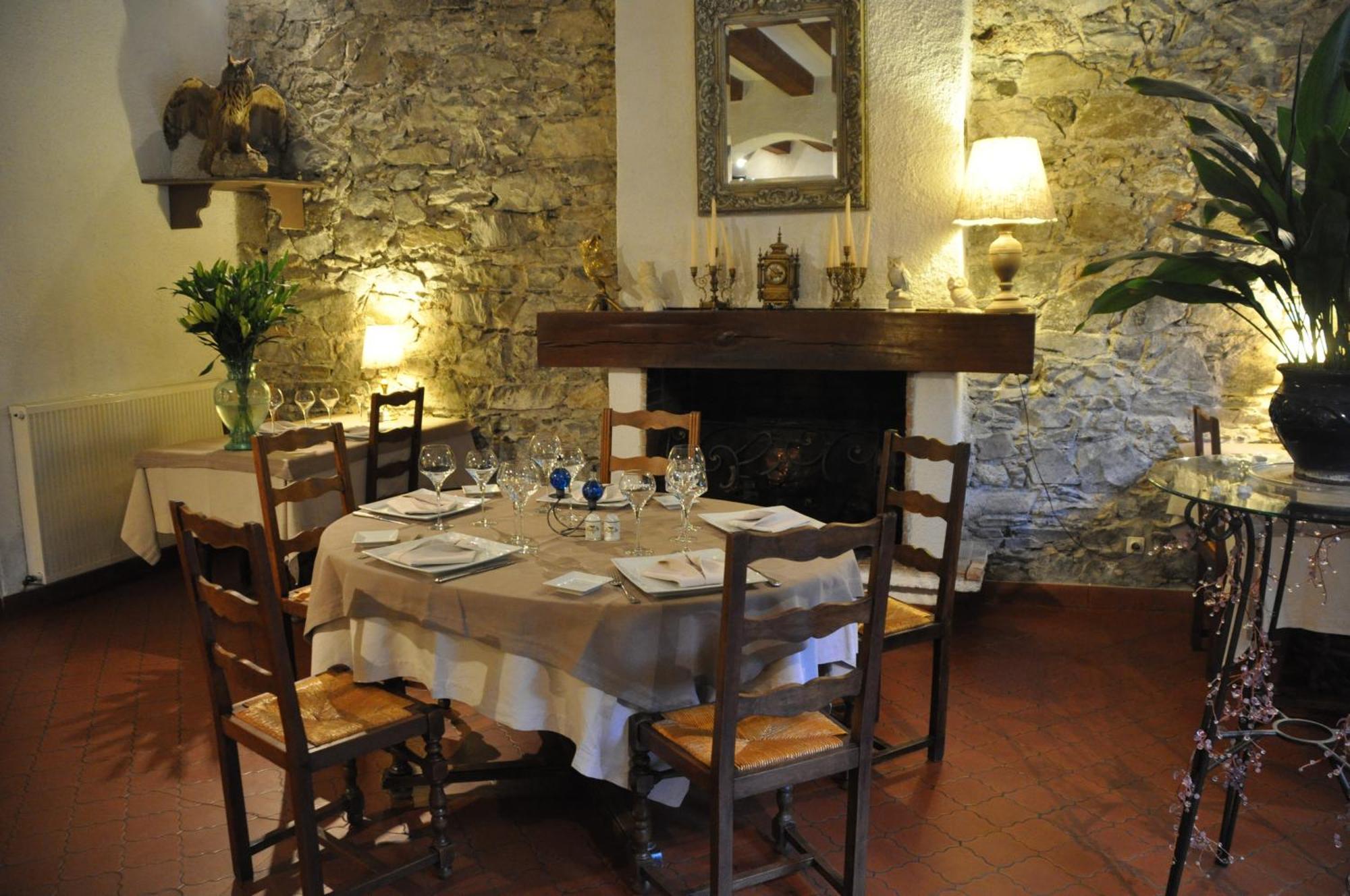 Logis Hostellerie Du Grand Duc Hotel Restaurant Gincla Exterior foto