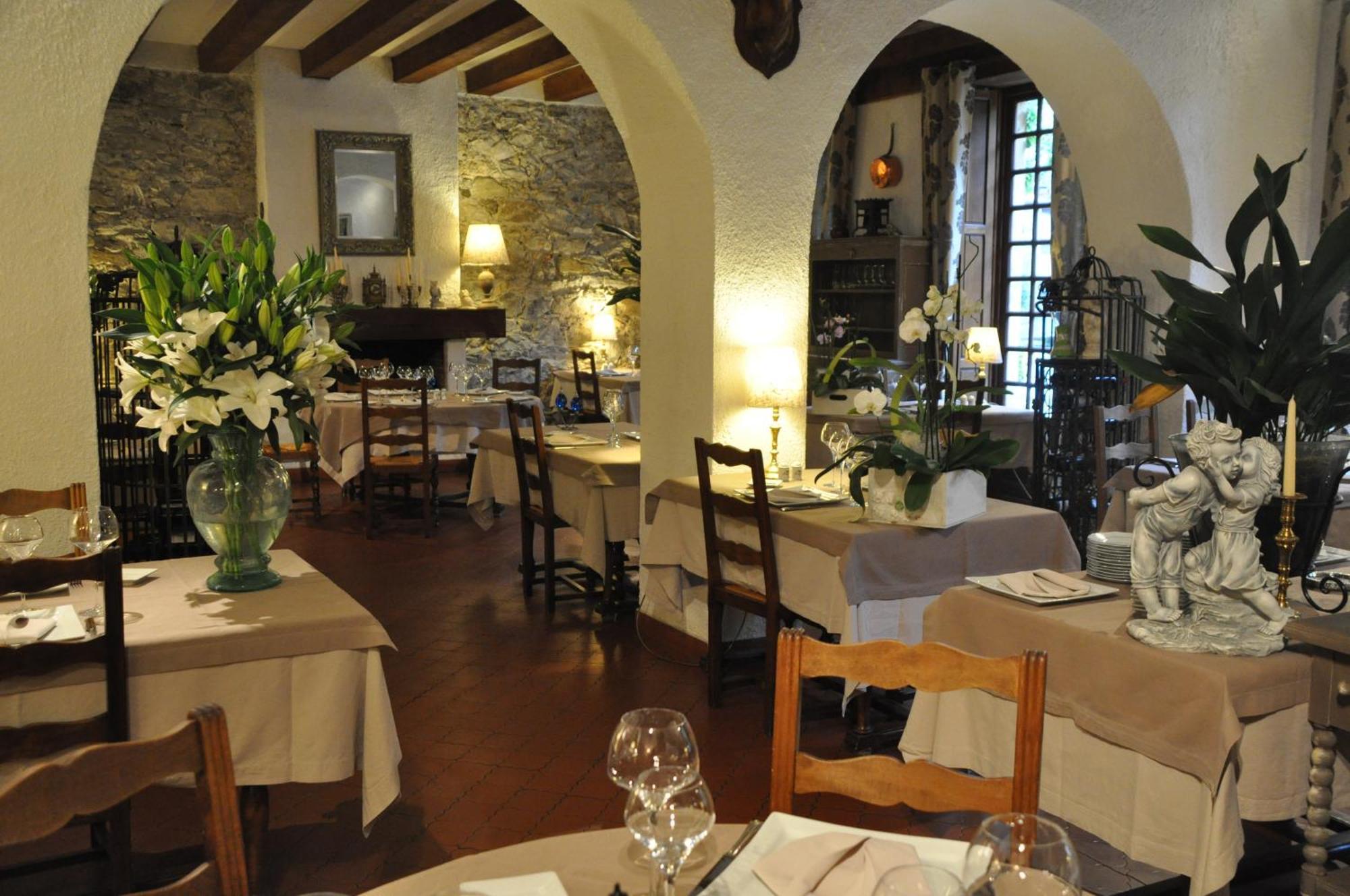 Logis Hostellerie Du Grand Duc Hotel Restaurant Gincla Exterior foto