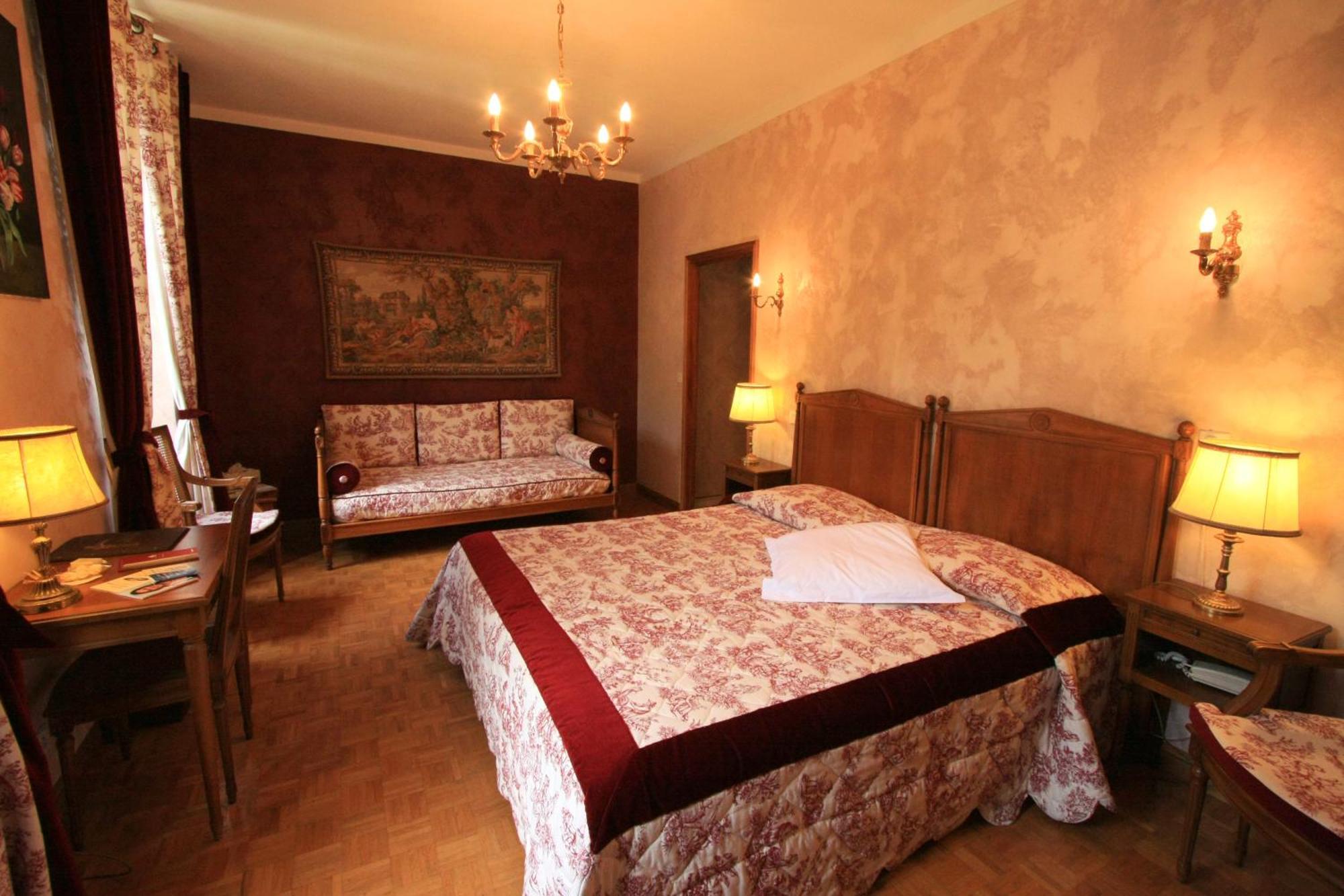 Logis Hostellerie Du Grand Duc Hotel Restaurant Gincla Cameră foto