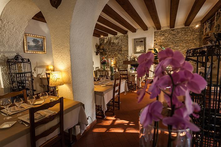Logis Hostellerie Du Grand Duc Hotel Restaurant Gincla Exterior foto