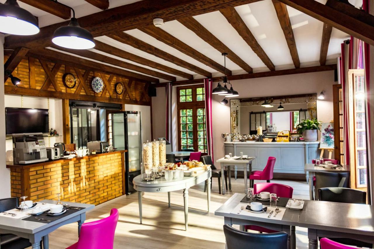 Logis Hostellerie Du Grand Duc Hotel Restaurant Gincla Exterior foto